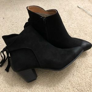 Black Pointed Toe Fringe Boots
